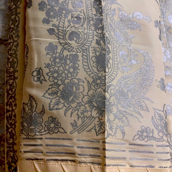 SALE.closing closet. Pakistani designer shalwar kameez -3 pieces - Picture 6 of 7